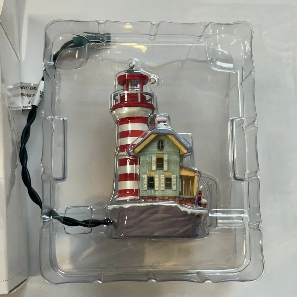 Hallmark 2005 Lighthouse Greetings Ornament Flashing Light Magic Christmas